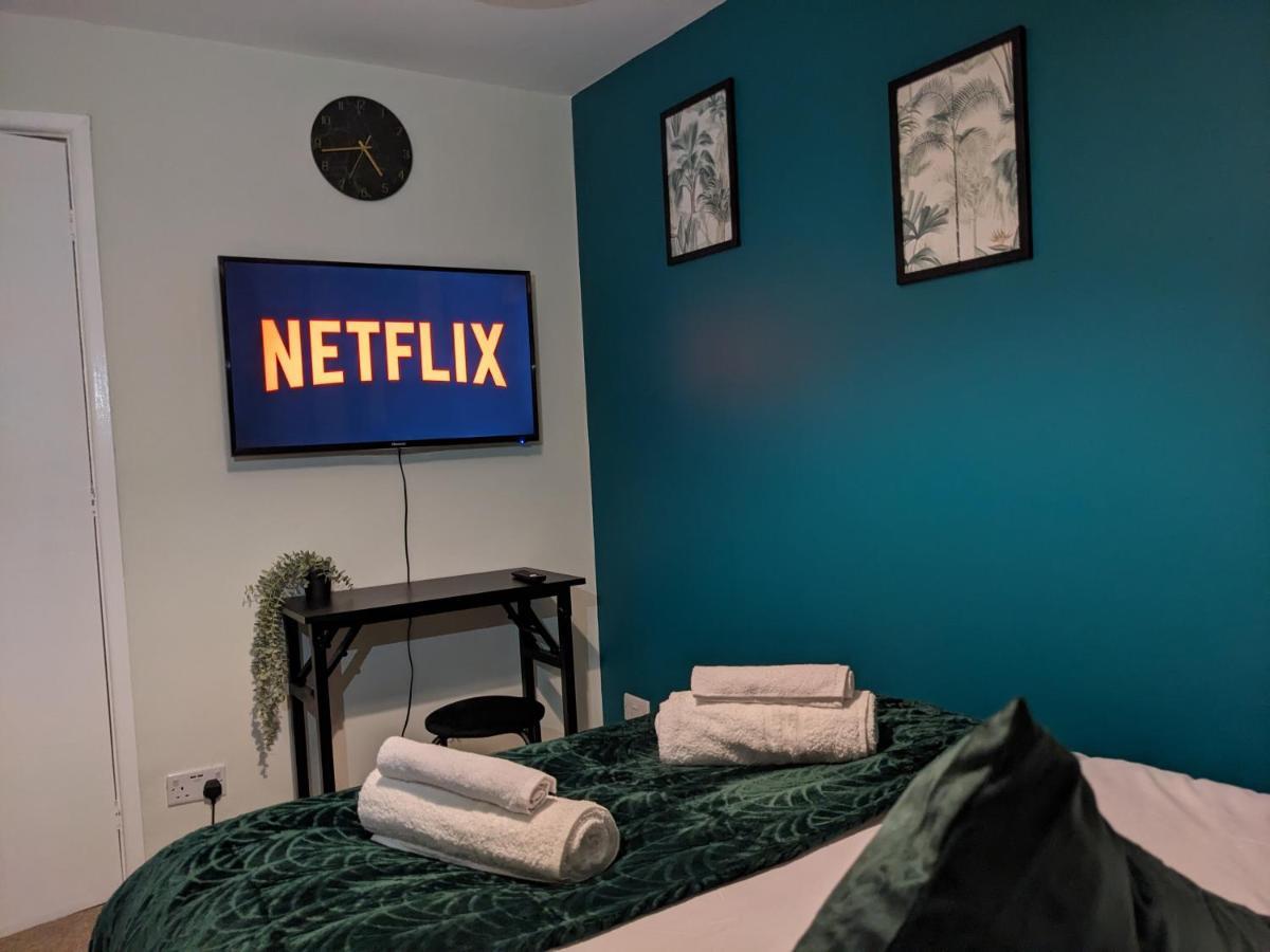 Contractors, Relocators, Free Parking, Wifi, Smart Tvs Appartement Marston Green Buitenkant foto