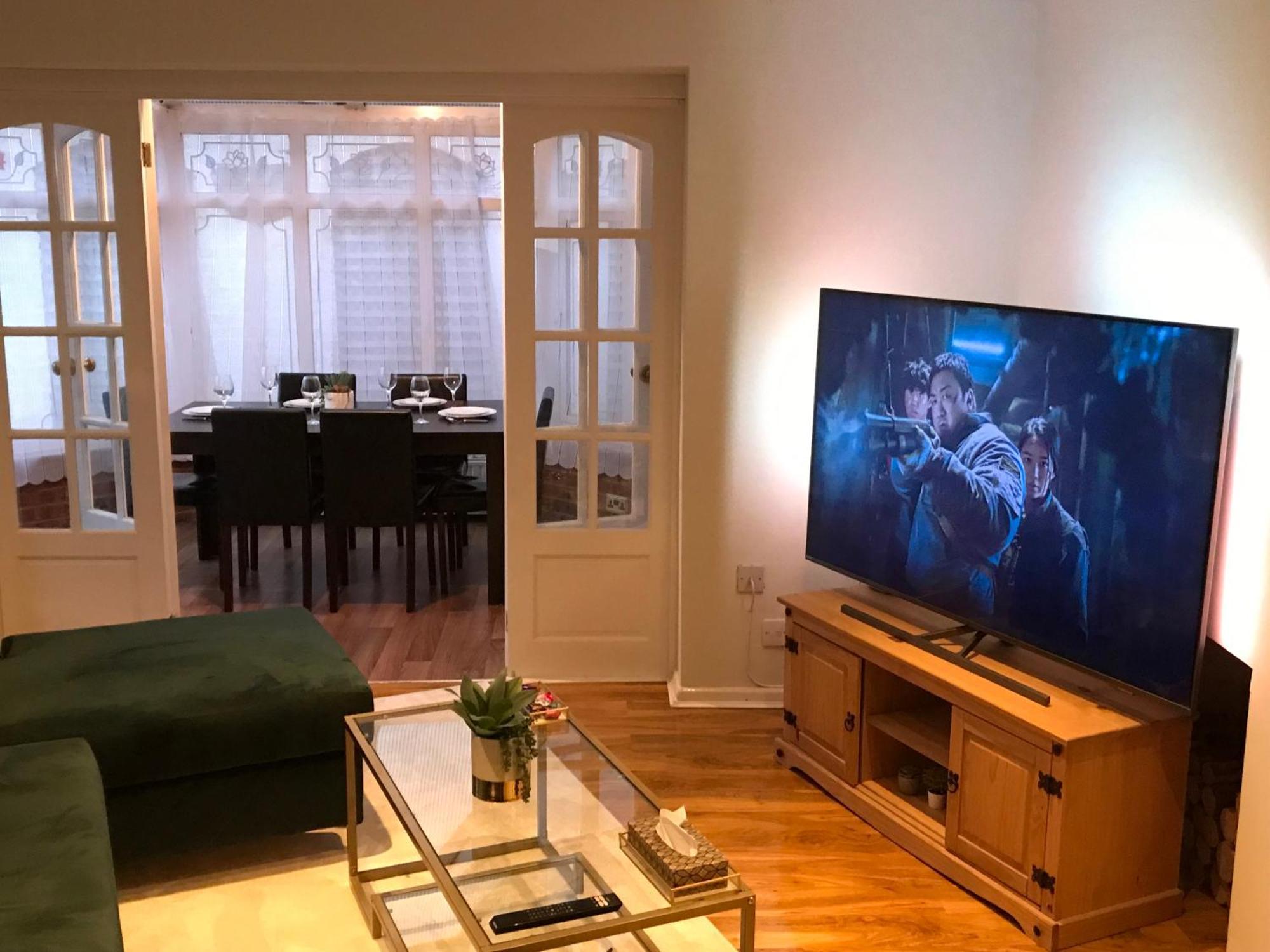 Contractors, Relocators, Free Parking, Wifi, Smart Tvs Appartement Marston Green Buitenkant foto