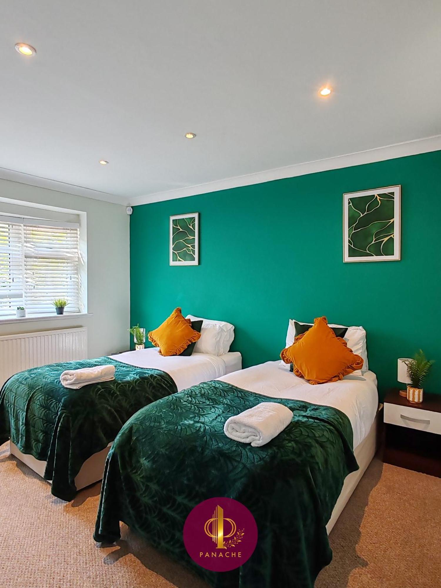 Contractors, Relocators, Free Parking, Wifi, Smart Tvs Appartement Marston Green Buitenkant foto